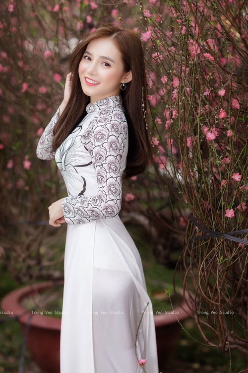 一记绝杀,两种命运,苏亚雷斯的致命一击与伊朗的碾压式突围